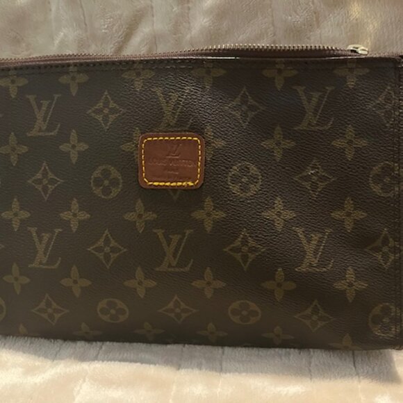 Vintage Louis Vuitton Set of 2 Cosmetic Pouches – Classic Monogram Canvas - Picture 5 of 8